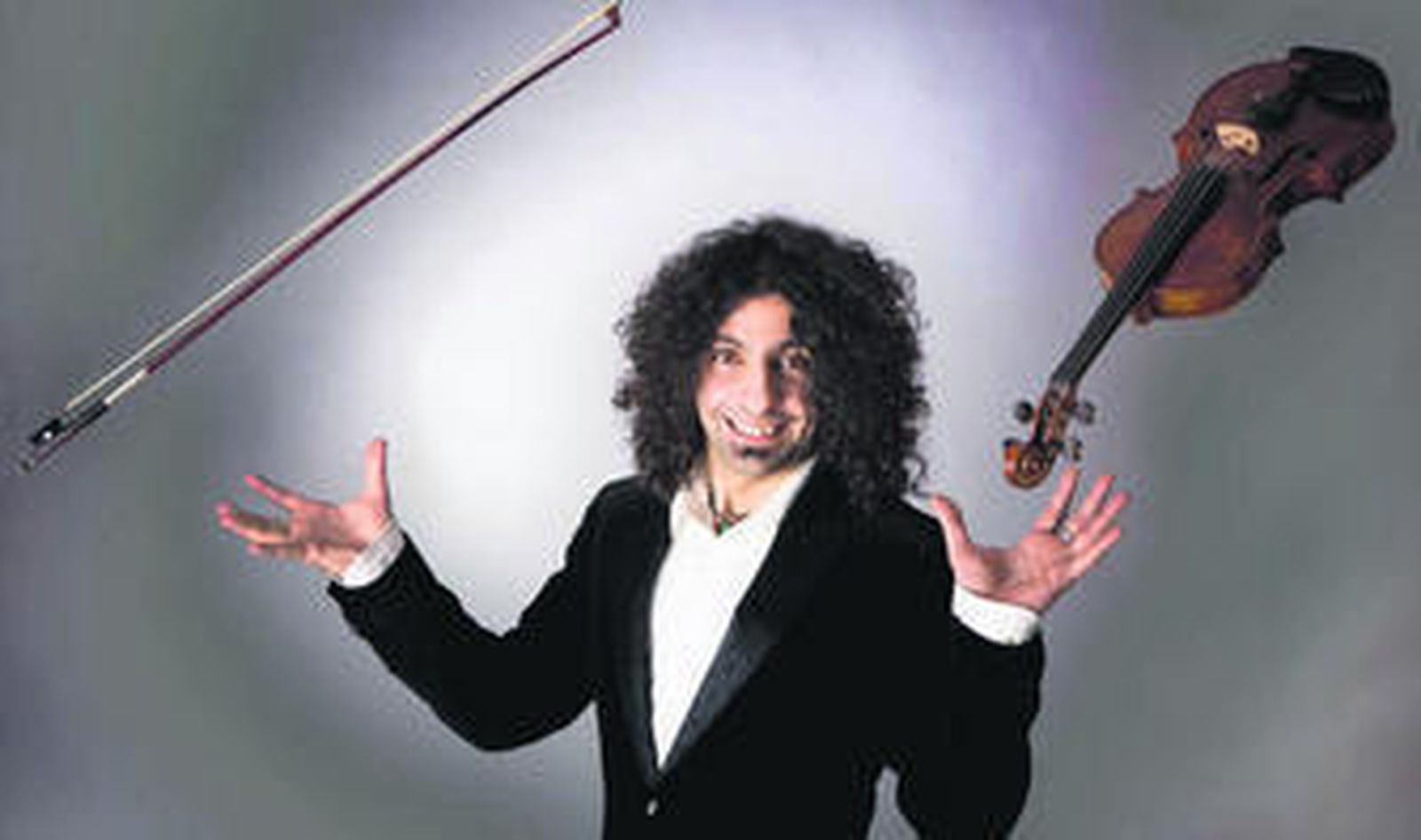 Ara Malikian hará hoy magia con sus cuerdas en el castillo de Santa Catalina.