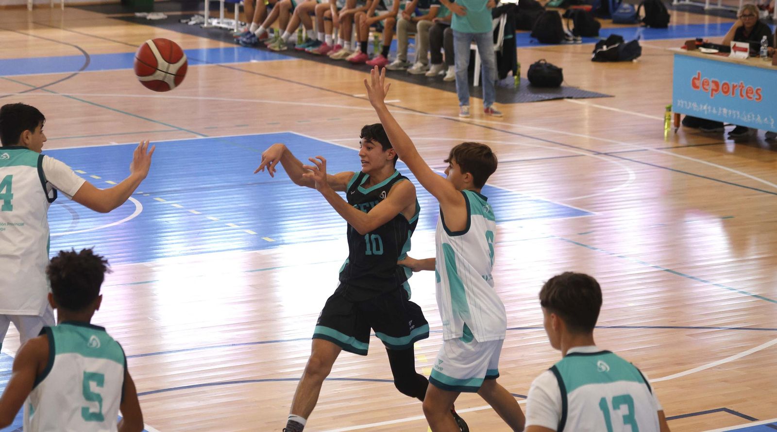 Las fotos de la tercera y última jornada del Campeonato de Andalucía infantil masculino de baloncesto, en La Línea