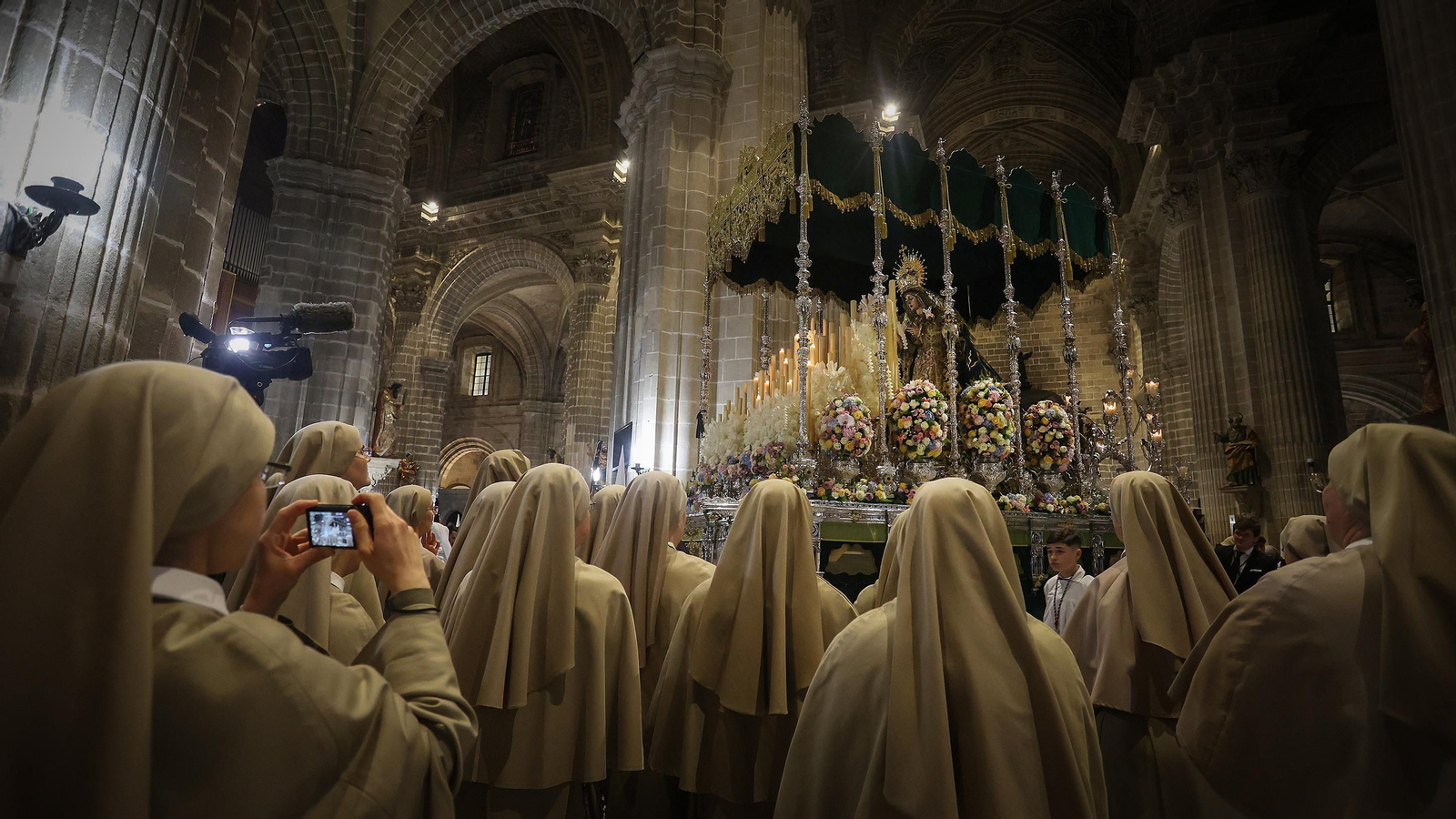 Bondad, Salvación y Clemencia se refugian en la Catedral y La Salud en San Francisco