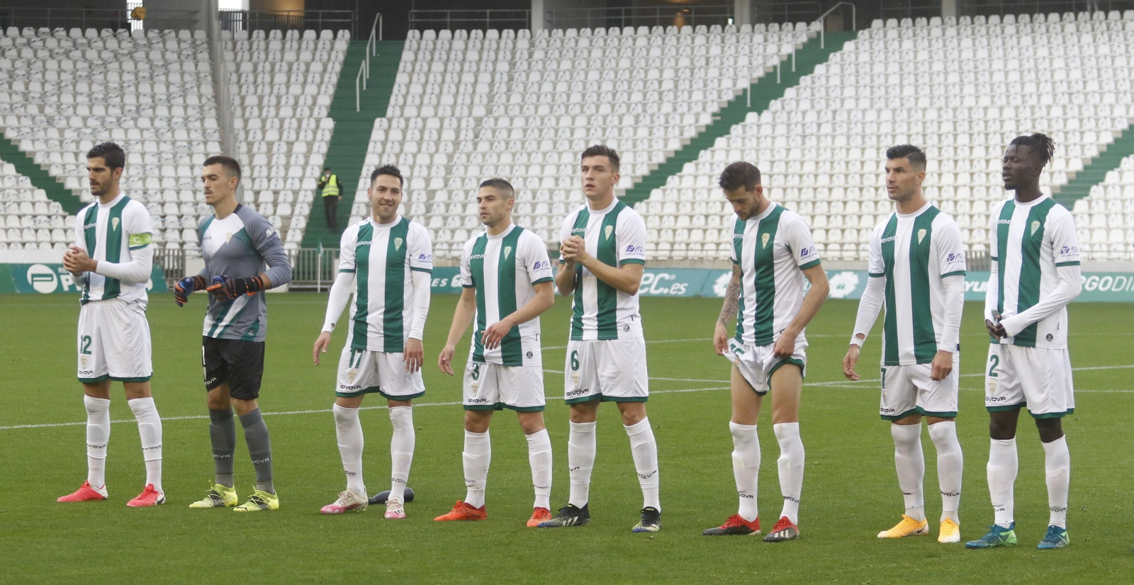 Los jugadores del Córdoba CF, en el último partido en El Arcángel.