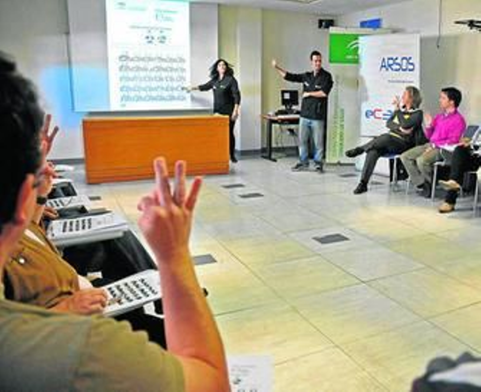 Un curso de lengua de signos para profesionales del 061.
