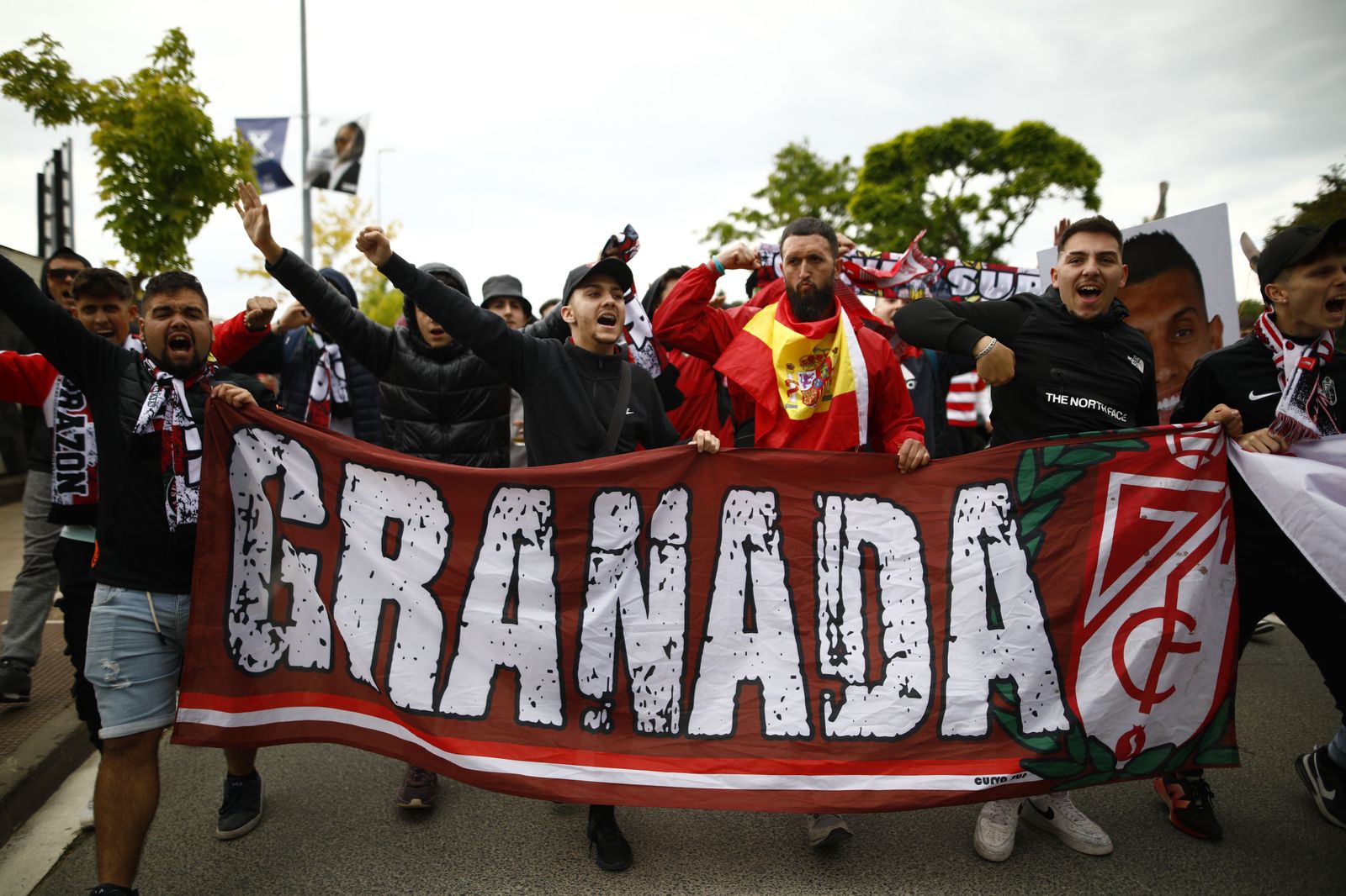 Así fue el recibimiento al Granada CF en el campo del Mirandés