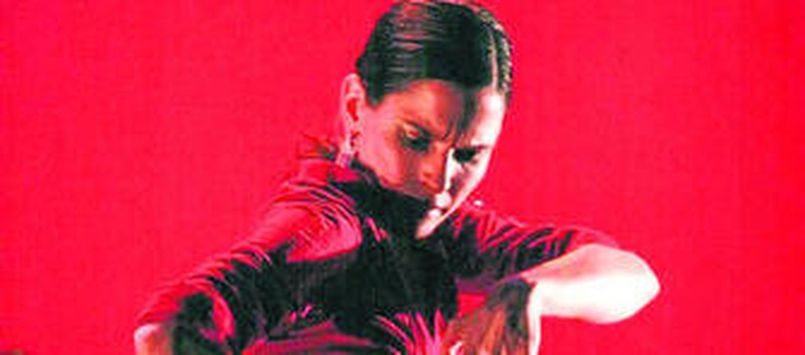 La bailaora Carina la Debla actúa esta noche en el Centro Cultural Cajasol.