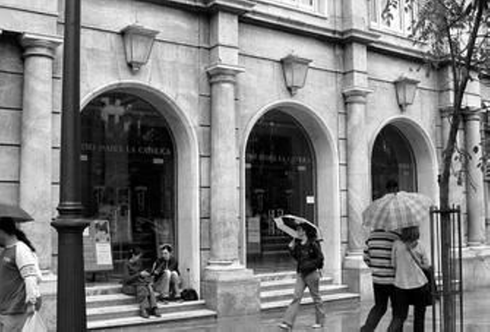 Los hechos ocurrieron el domingo, a las puertas del Isabel la Católica.