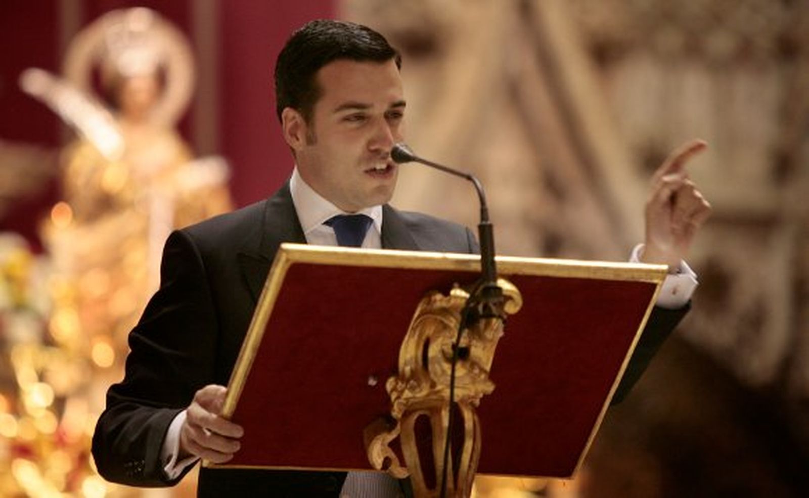 "Soy poeta y voy a intentar que el Pregón sea el de un poeta"