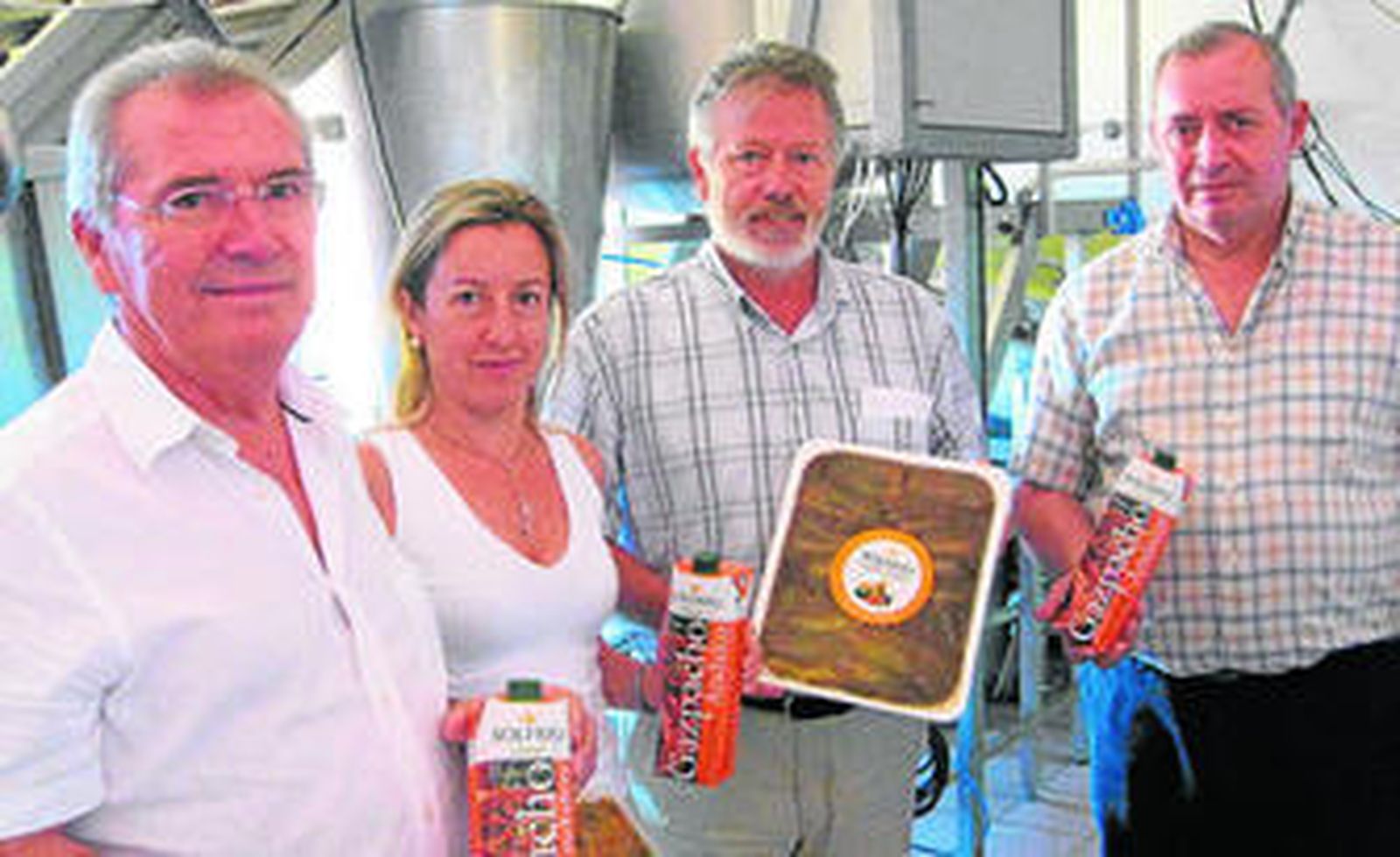 El socio y la gerente de Alimentaria Andarax junto al delegado y el alcalde de Fondón.