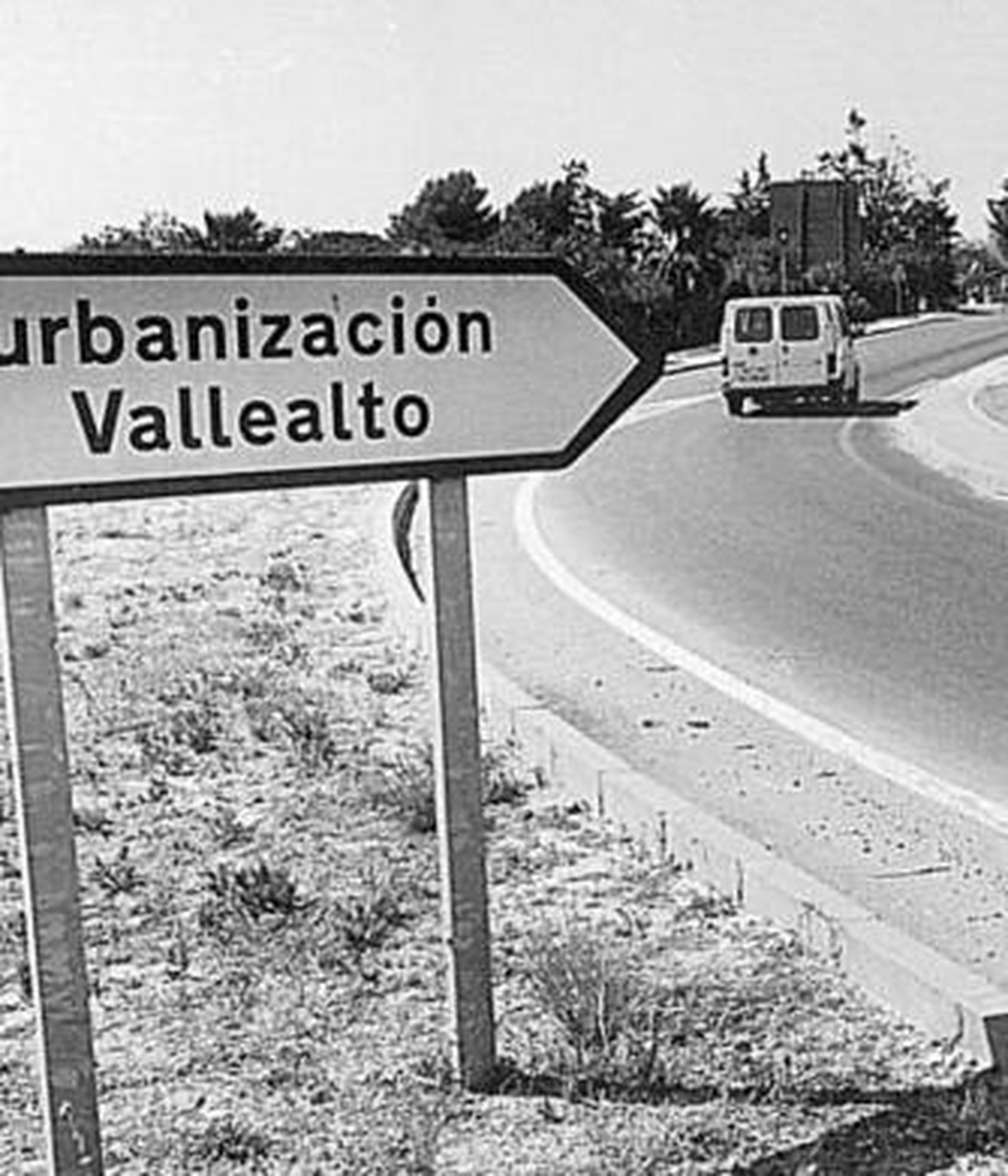 Acceso a la urbanización donde se cometió la violación, en El Puerto.