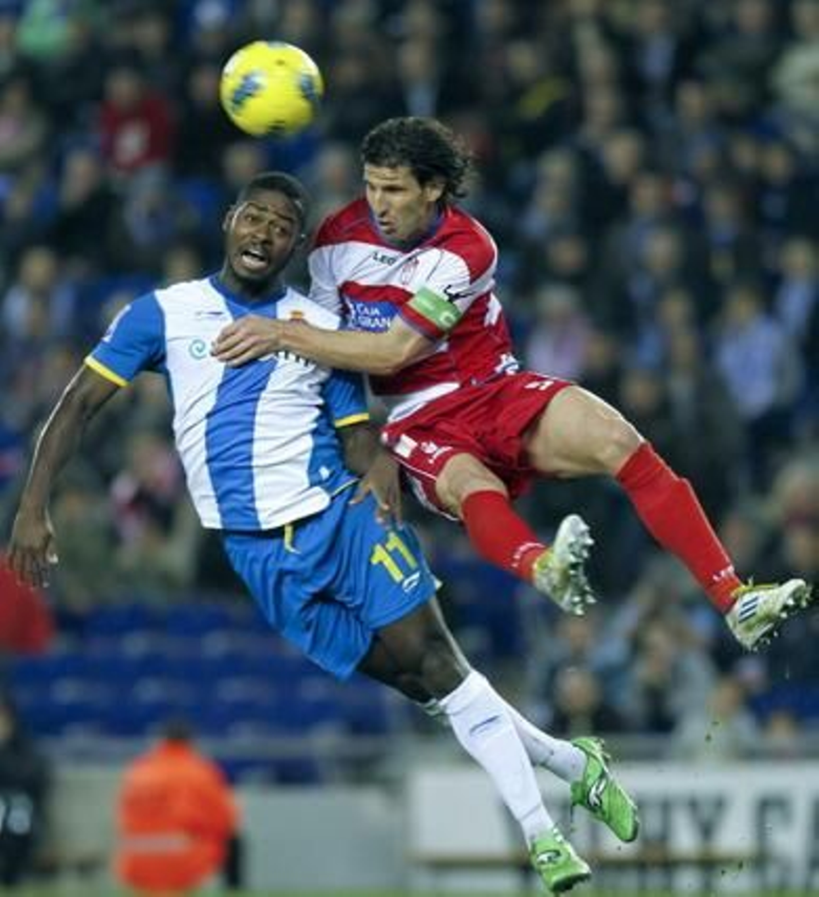 El Granada pierde con contundencia ante el Espanyol en Cornella El Prat (3-0). / EFE