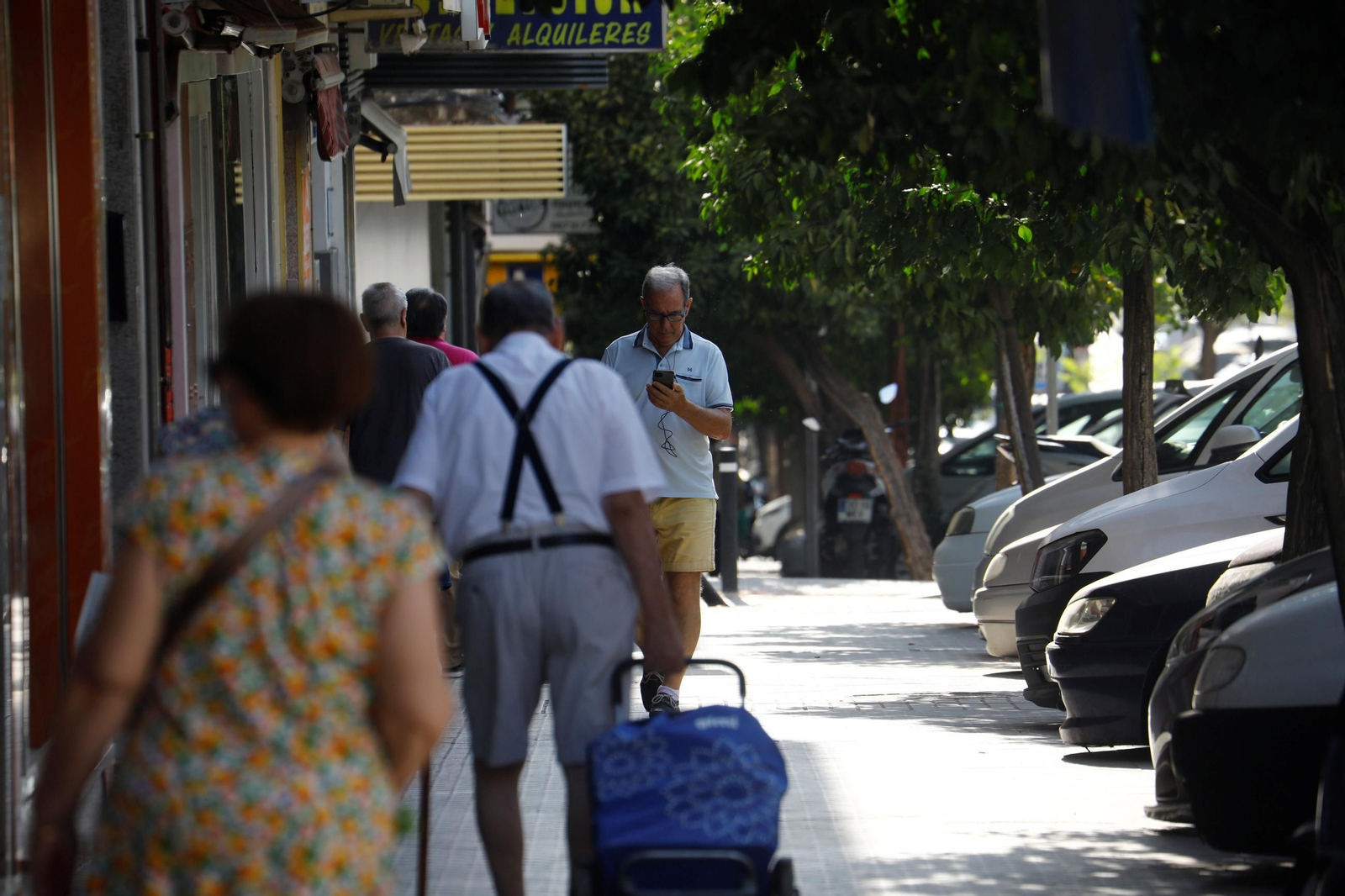 Un paseo por el barrio de Fátima una mañana de verano en Córdoba, en imágenes