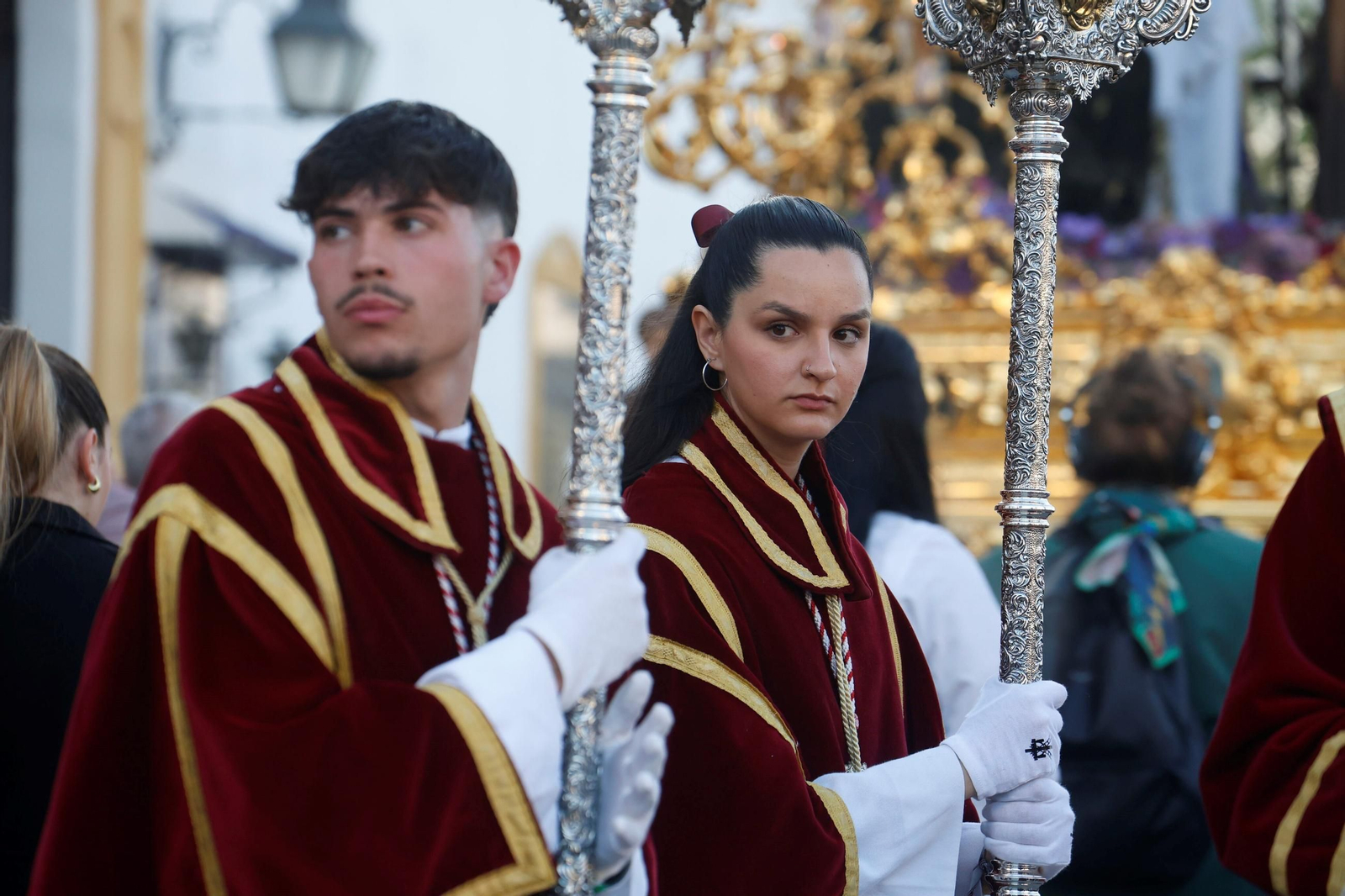 La procesión del Descendimiento en este Viernes Santo de Córdoba, en imágenes