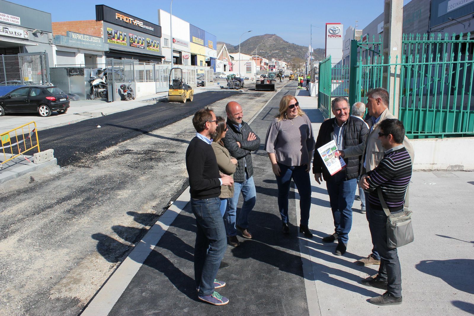 La alcaldesa y el primer teniente de alcalde en la visita a las obras del Vadillo.