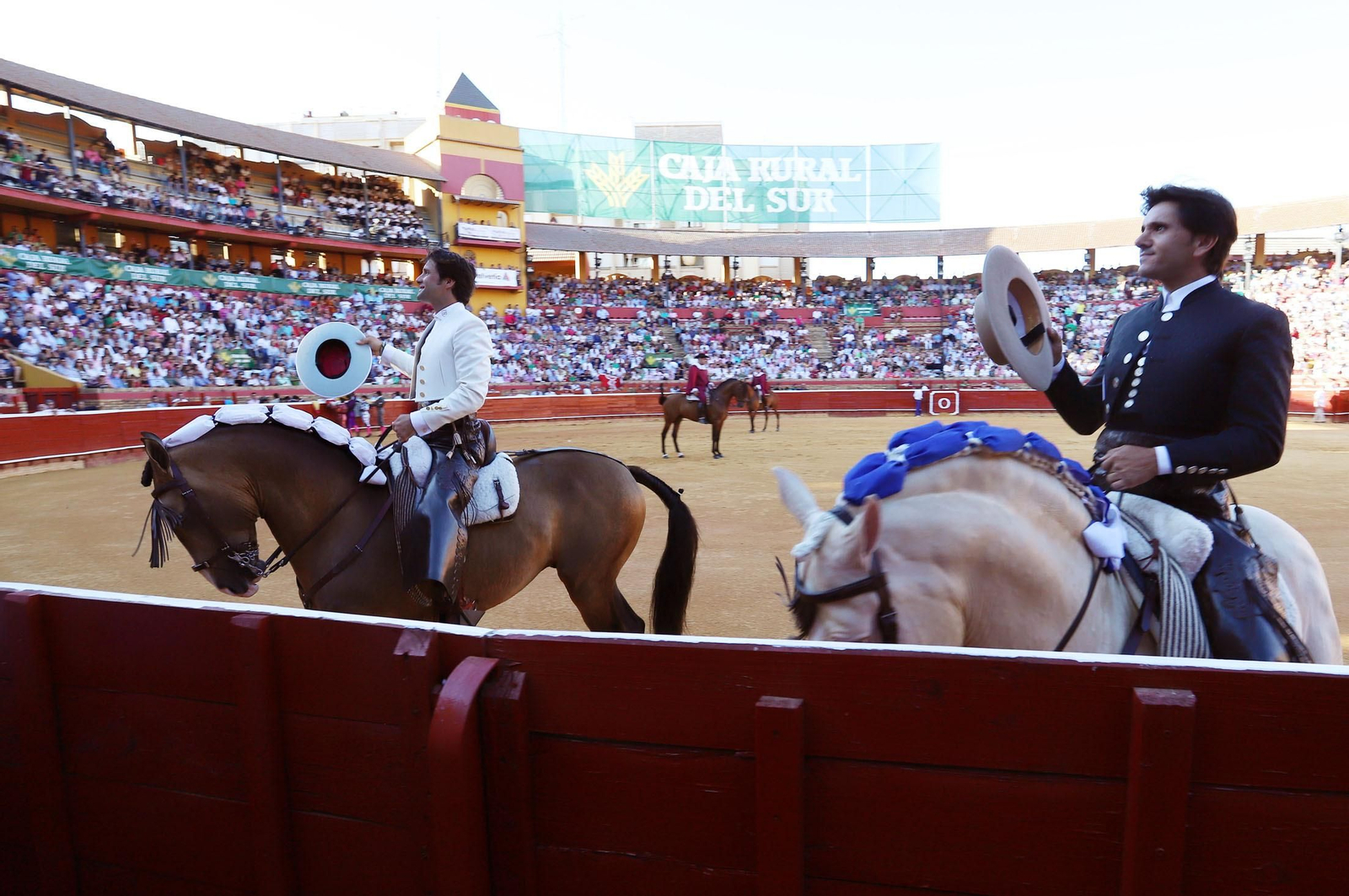 Imágenes de Andrés Romero y Diego Ventura en el rejoneo de la Plaza de Toros La Merced