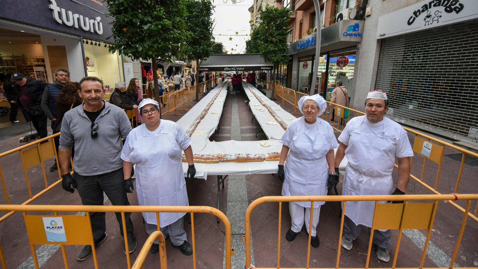 El III roscón de Reyes gigante solidario de Algeciras, en imágenes