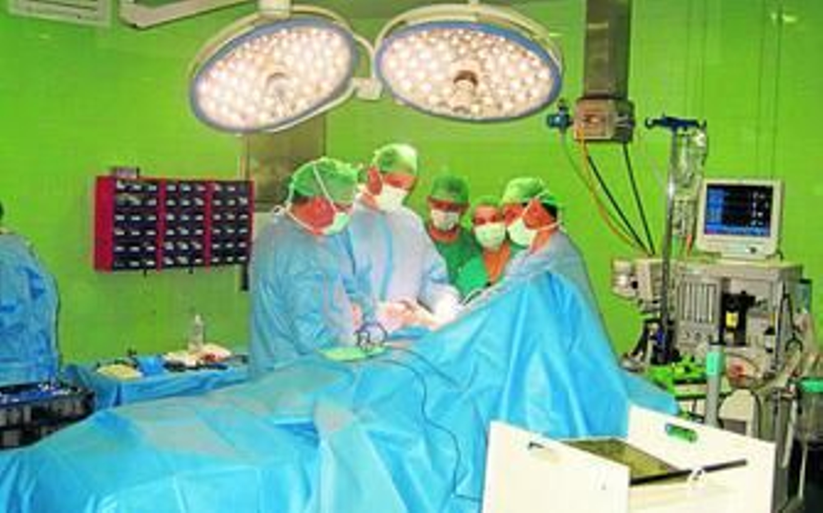Quirófano en plena actividad asistencial.