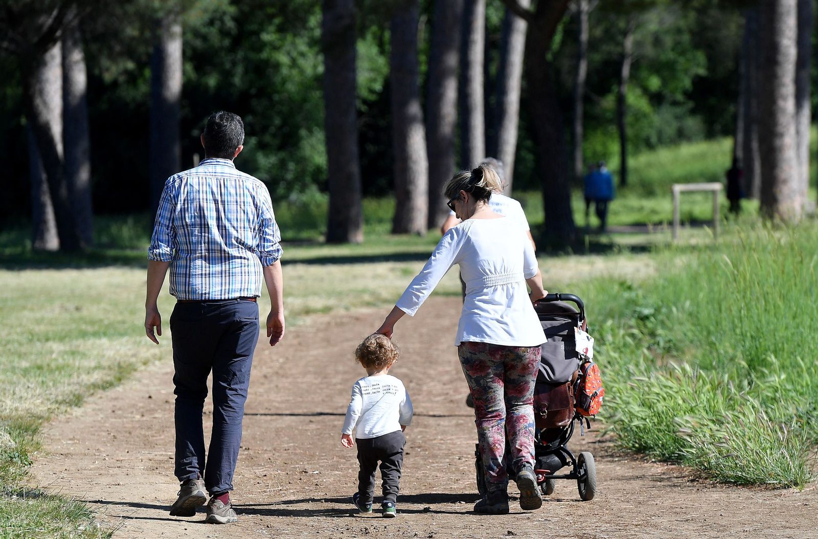 Una familia en el parque.