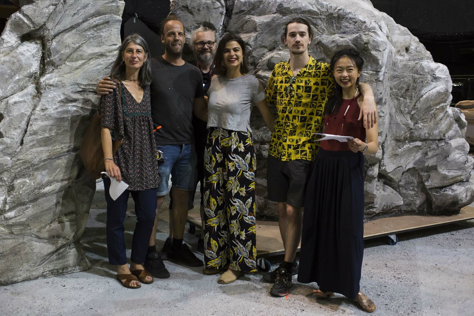 Los integrantes de Peeping Tom, en uno de los decorados de la obra.