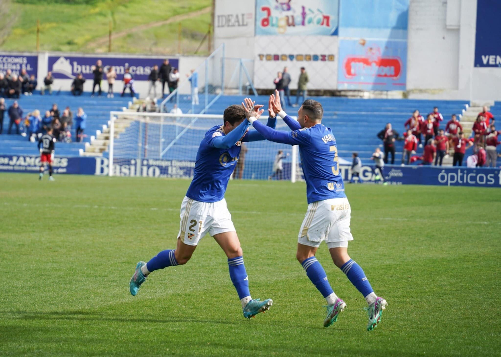 Los linarenses se aferran a Linarejos.