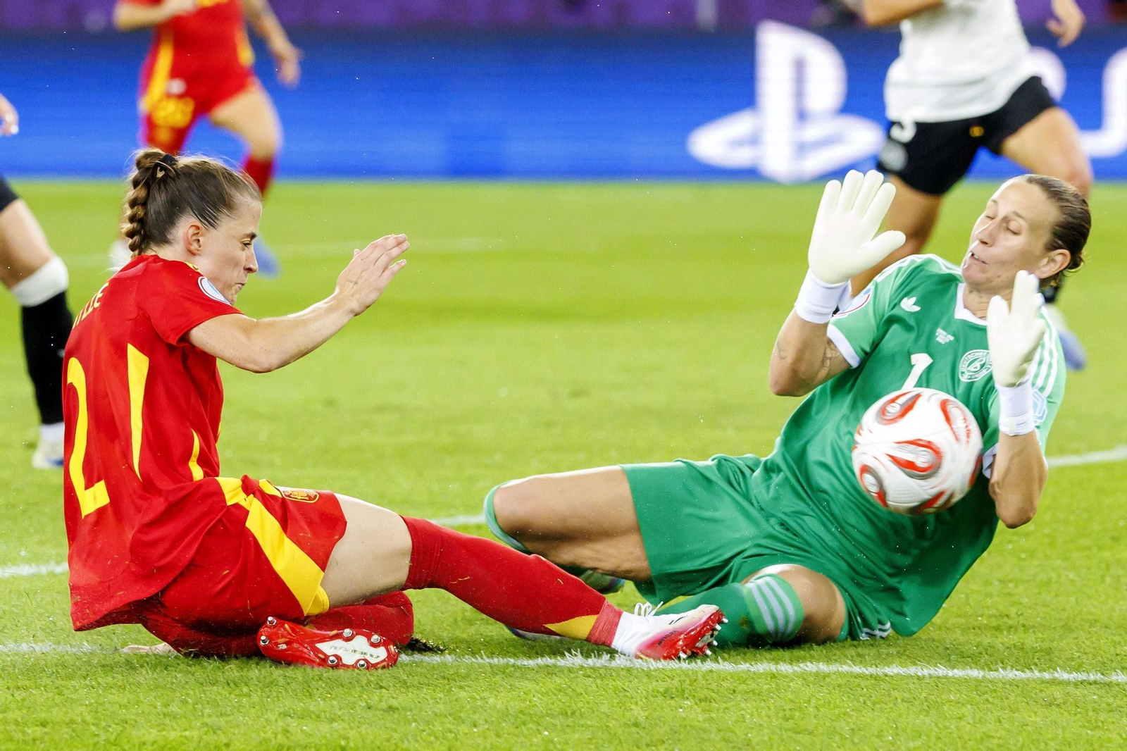 Las mejores imágenes de la semifinal Alemania-España de la Eurocopa femenina