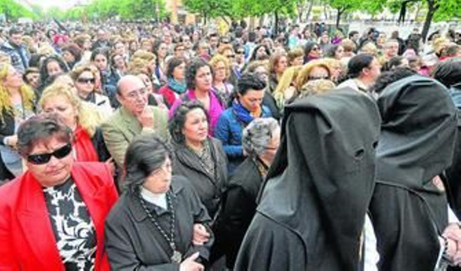 Un barrio que camina detrás de su Señor, desde la salida hasta que regresa, con el paréntesis de la carrera oficial.