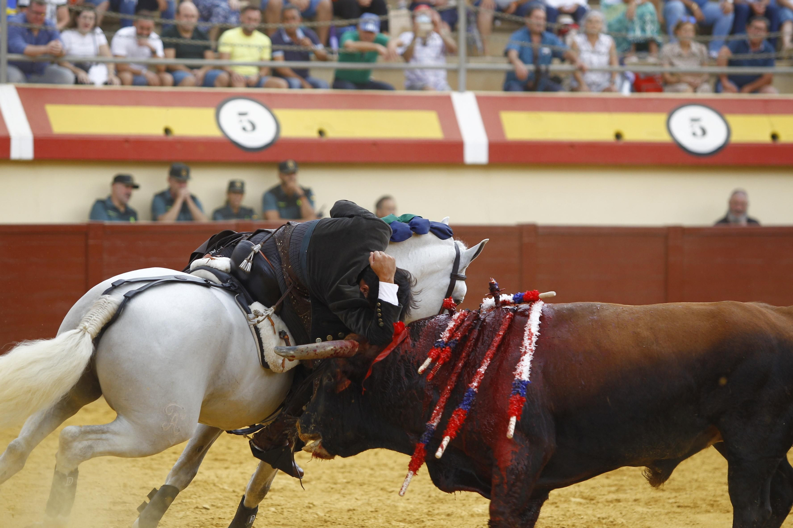 Imágenes de la corrida de rejones en la Feria taurina de Vera 2022