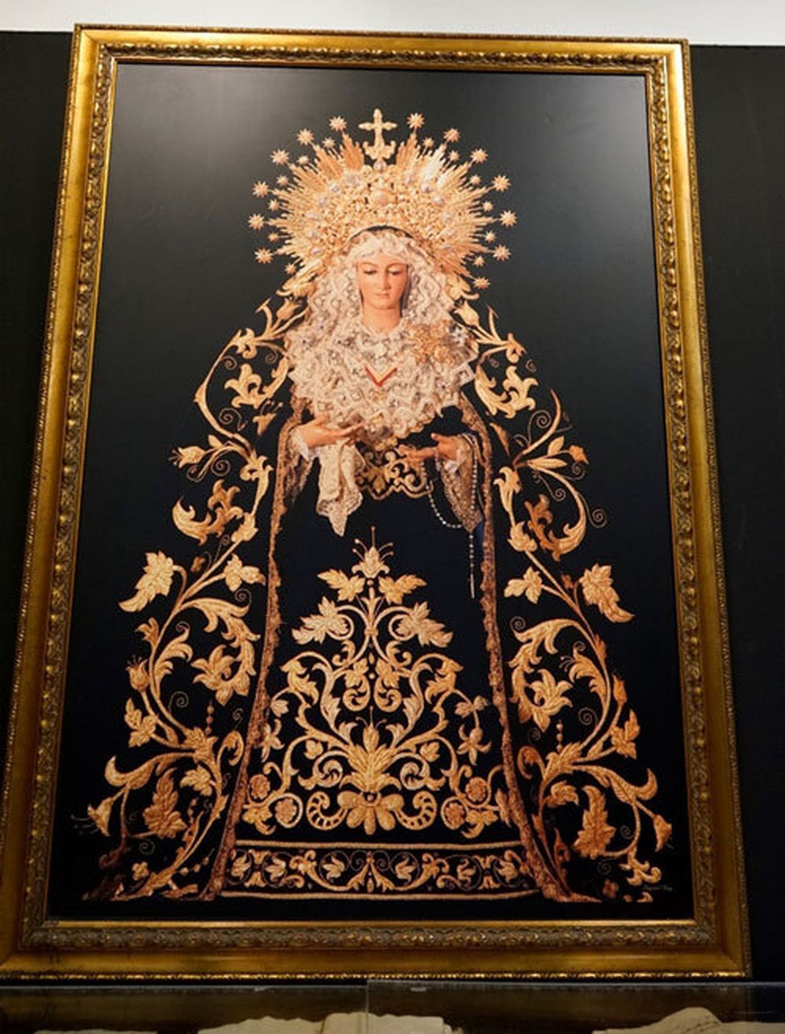 Fotografía de la Virgen de la Soledad en la exposición