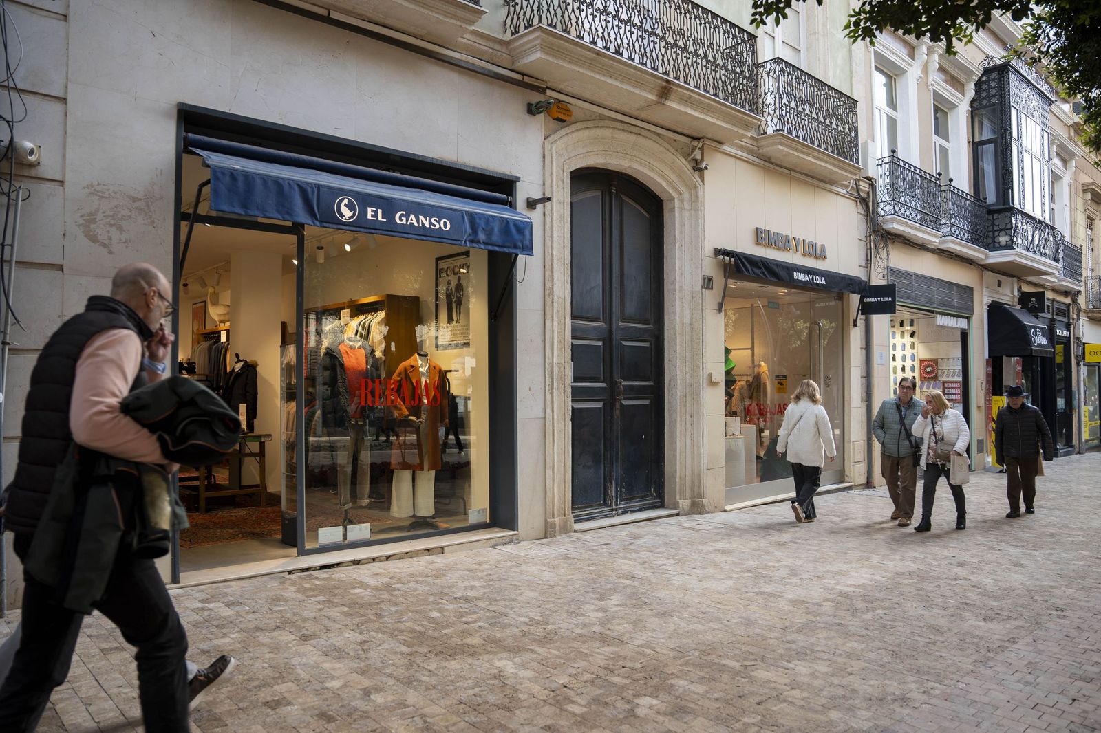 El comienzo de la campaña de rebajas en Almería, en imágenes