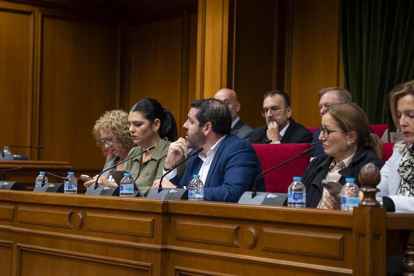 Las imágenes del primer pleno en Diputación sin Javier Aureliano García