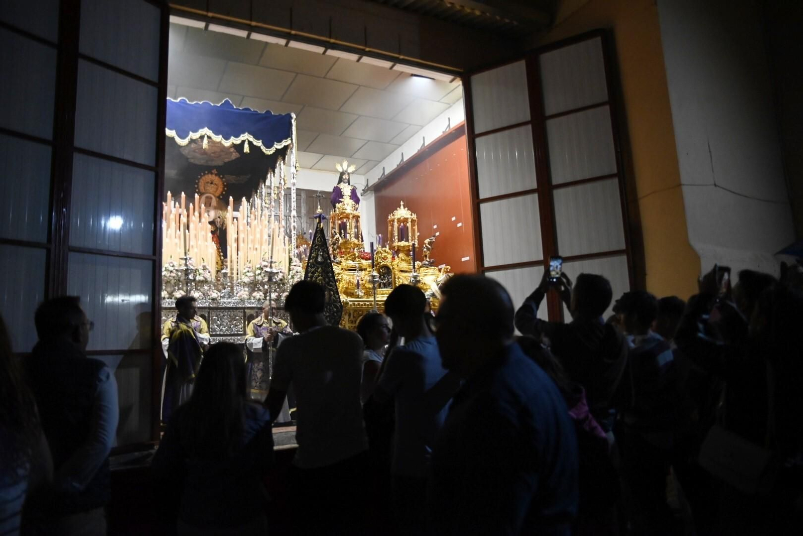 Devoción por los titulares del Rescatado en este Domingo de Ramos en Córdoba, en imágenes