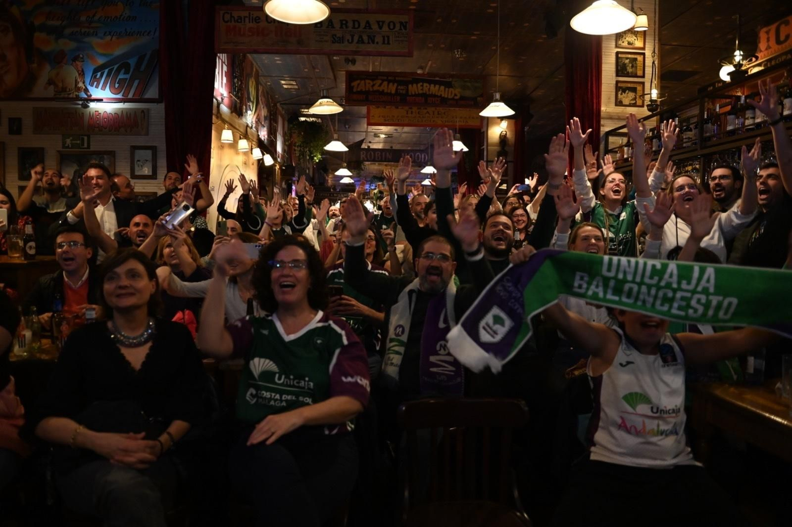 La fiesta del Le Grand Café del Centro con el Unicaja, en imágenes