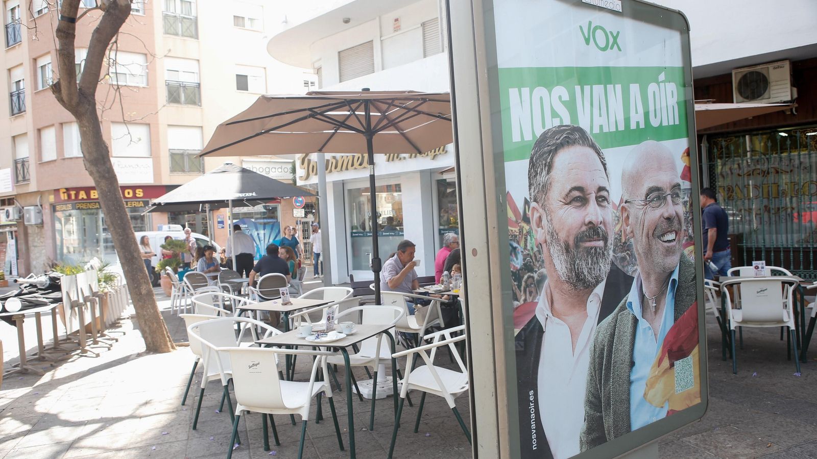 Un cartel electoral de Vox en la Avenida Blas Infante de Algeciras, esta semana.