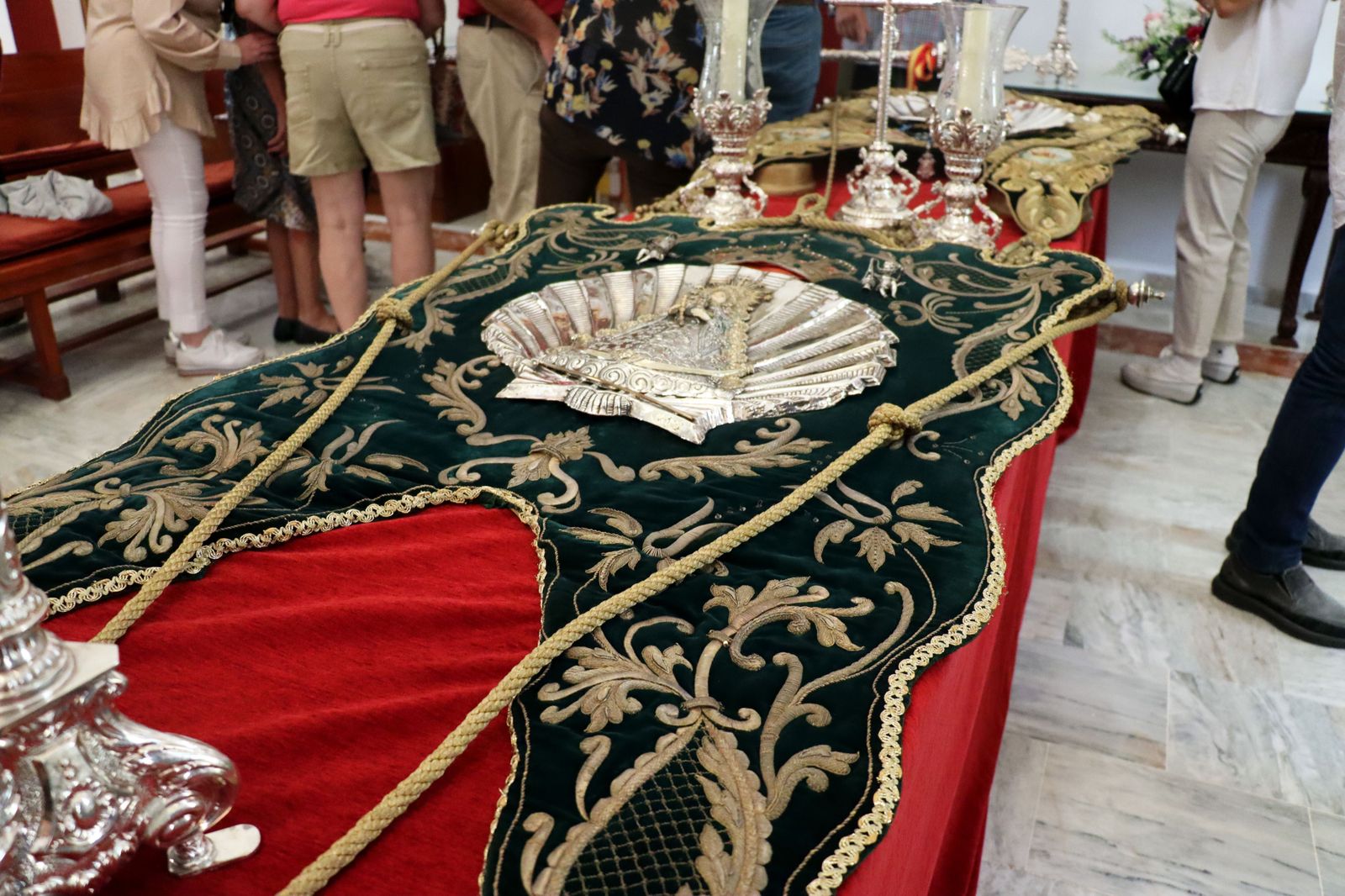 Visita guiada de la ONCE a la Hermandad de Emigrantes de Huelva, en imágenes