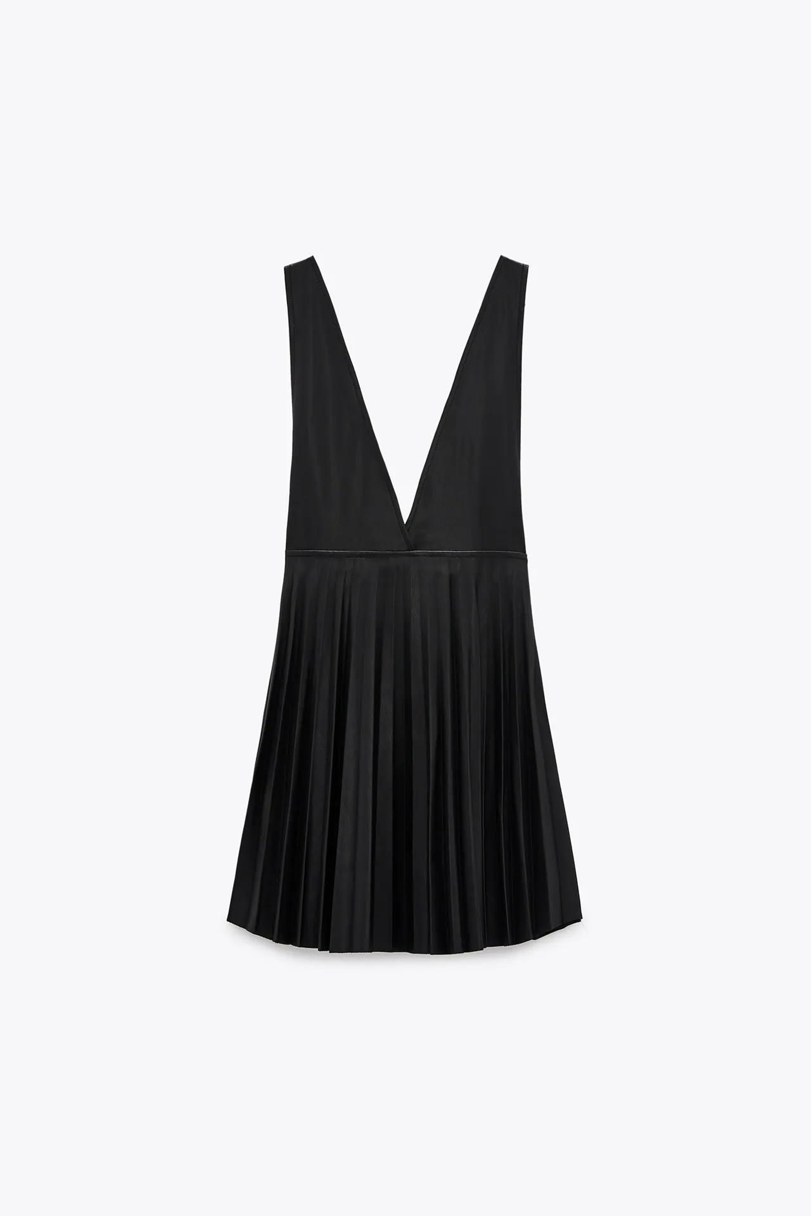 El pichi efecto piel de Zara por detrás.