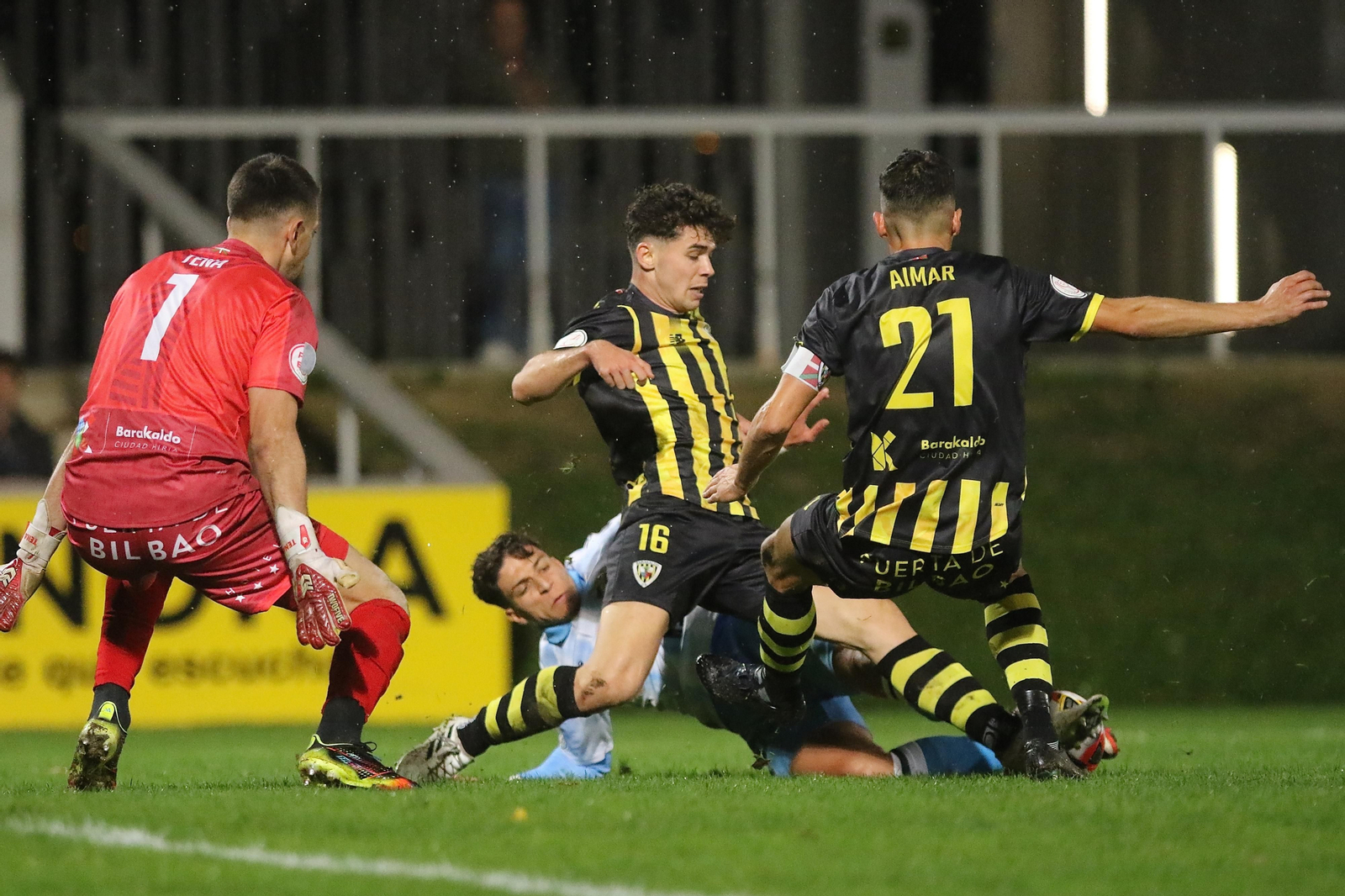 El Barakaldo-Málaga CF, en fotos