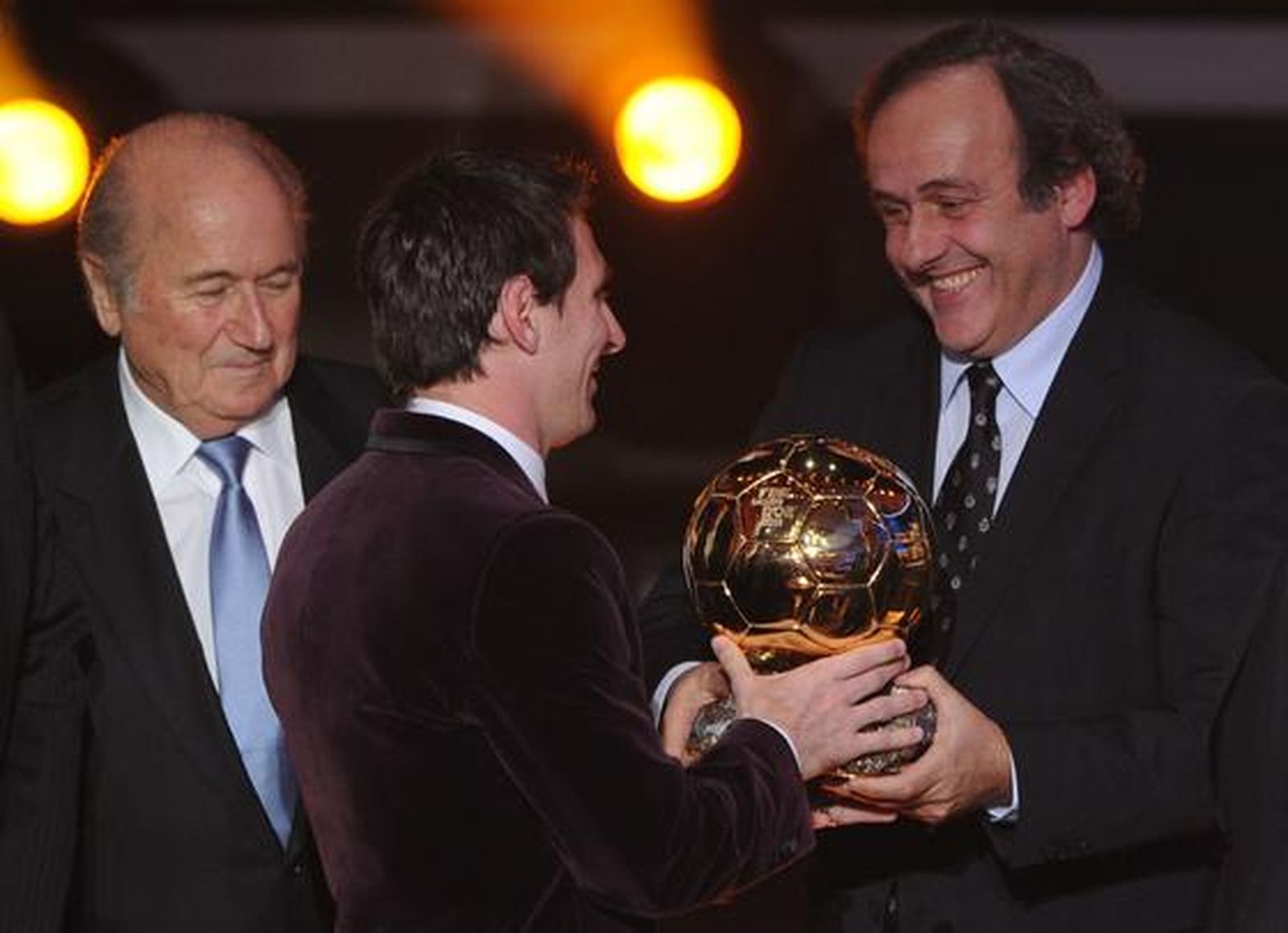 Lionel Messi logra su tercer Balón de Oro con 24 años. / AFP