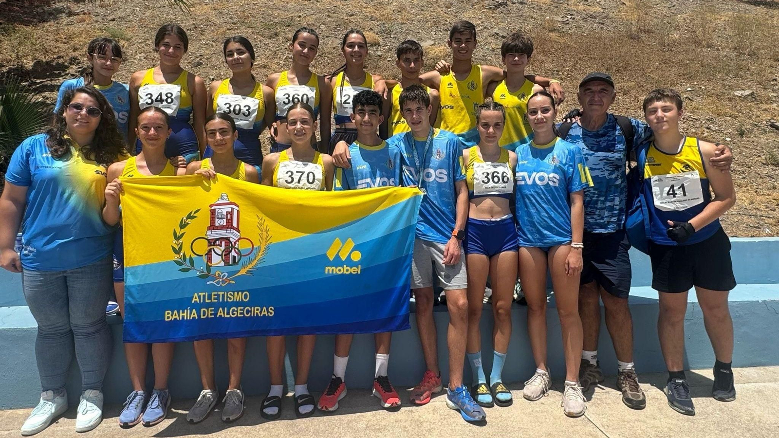 La expedición del Bahía de Algeciras, en Nerja.