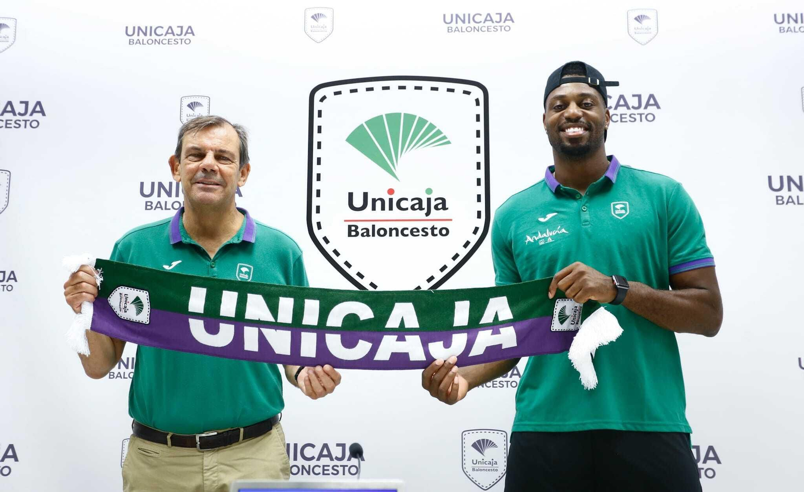 La presentación de Melvin Ejim, en imagénes