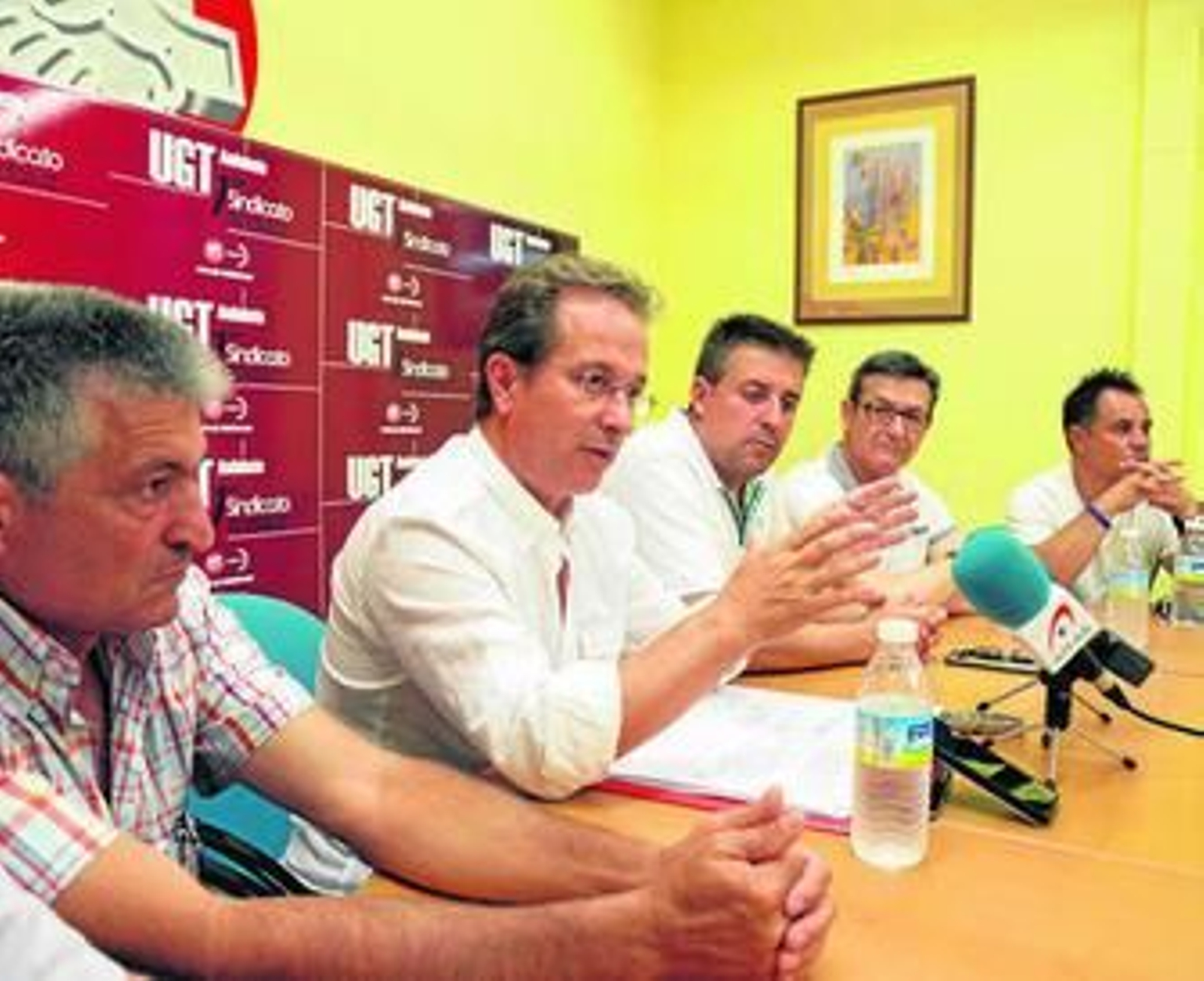 Representantes de UGT y de los comités de empresa de Ybarra y Campofrío en la rueda de prensa de ayer.