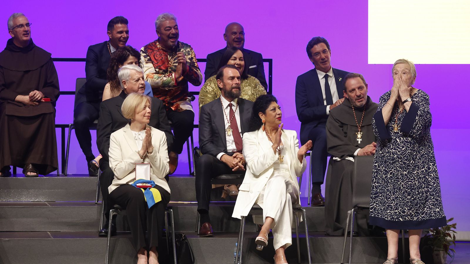 María Galiana agradece al público que le cante el 'Cumpleaños Feliz'.