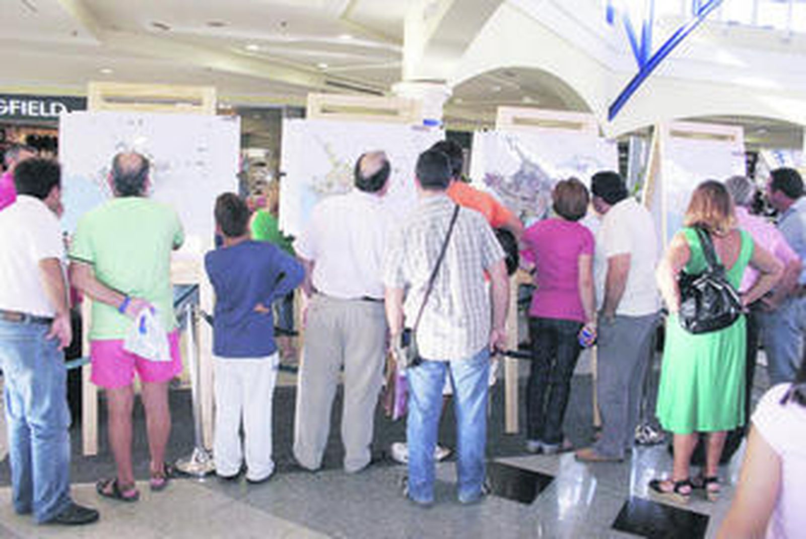 Una asociación de diseminados ilegales, Coave, organizó una exposición sobre el PGOU en El Paseo.