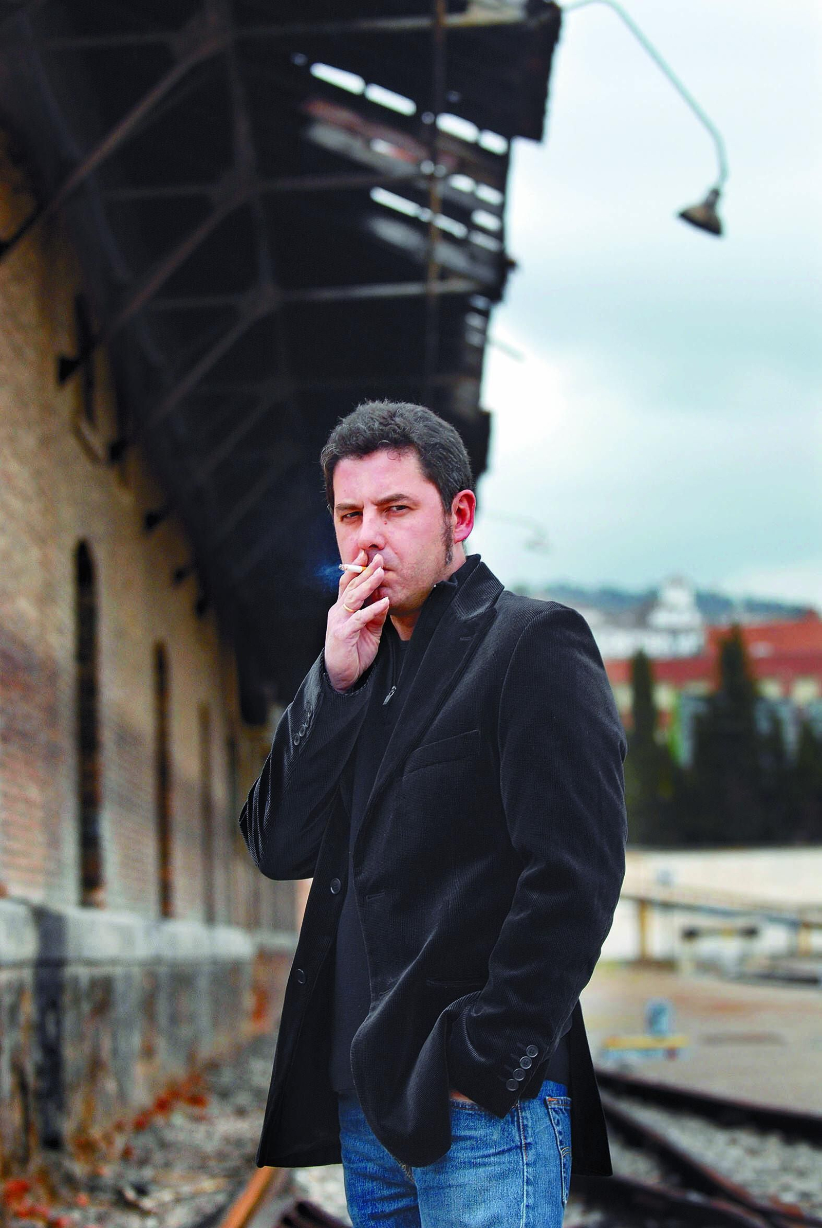 En 2008, cuando publicó el disco 'Cartografía' (la imagen aparece en el libro)