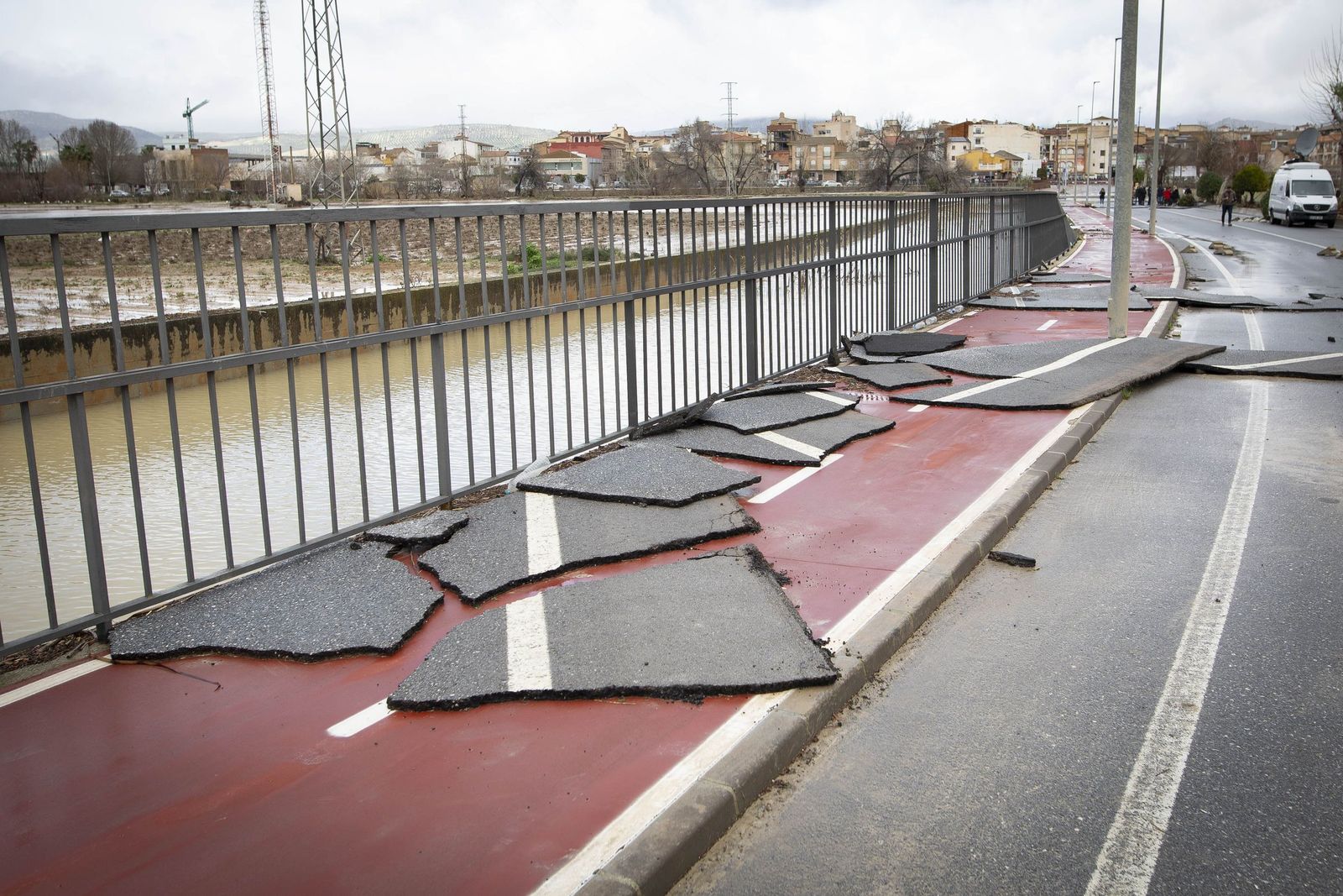 Fotos: Pedro Sánchez visita Huétor Tájar para comprobar los daños de la borrasca Leonardo