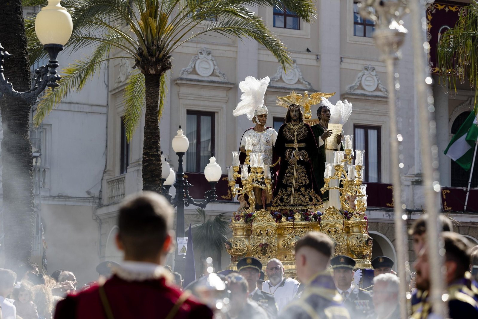 Imágenes de la salida de Sentencia en la Semana Santa de Cádiz 2025