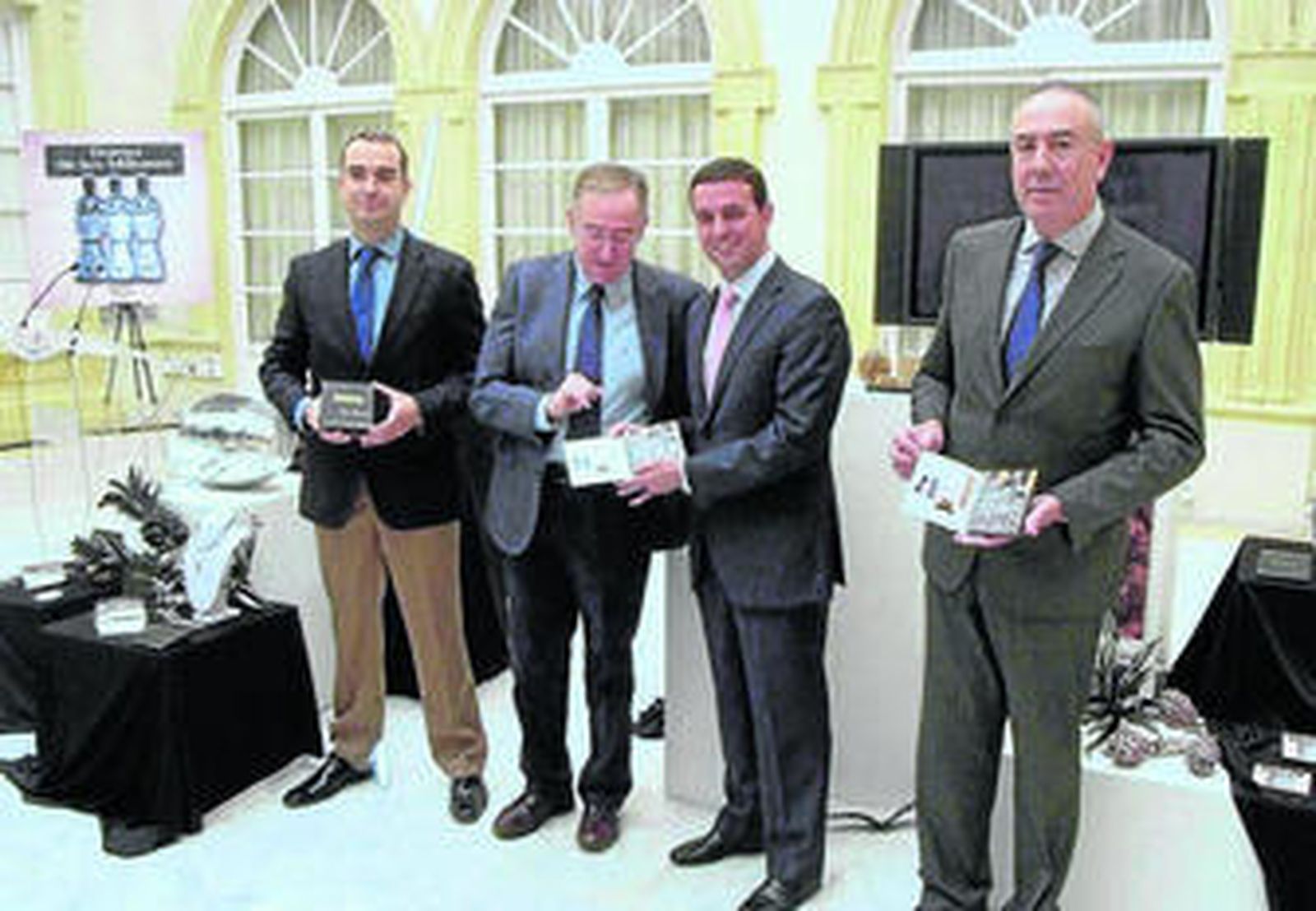 Javier Aureliano García con Amós García y Juan Salvador López Segura.