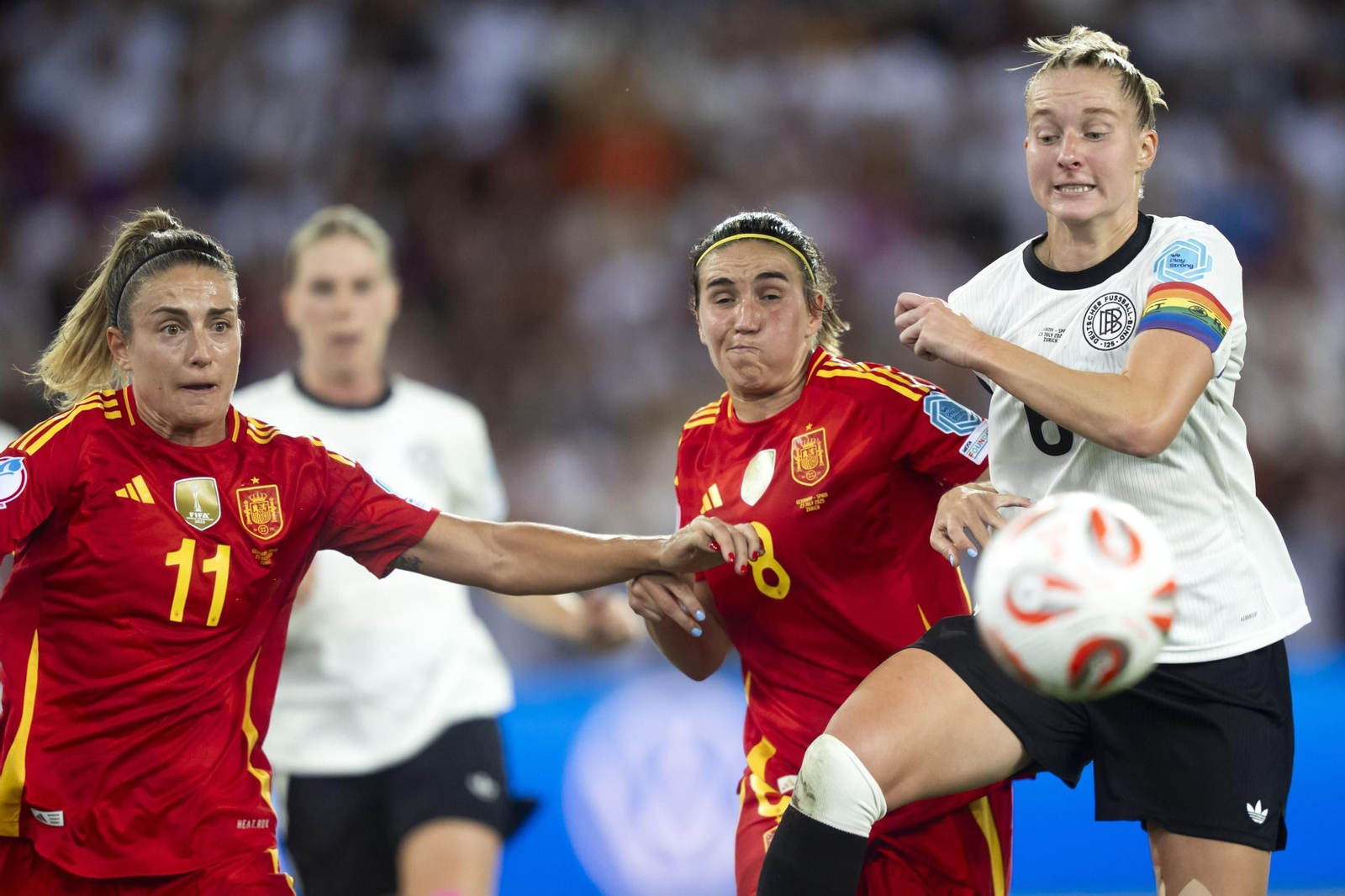 Las mejores imágenes de la semifinal Alemania-España de la Eurocopa femenina