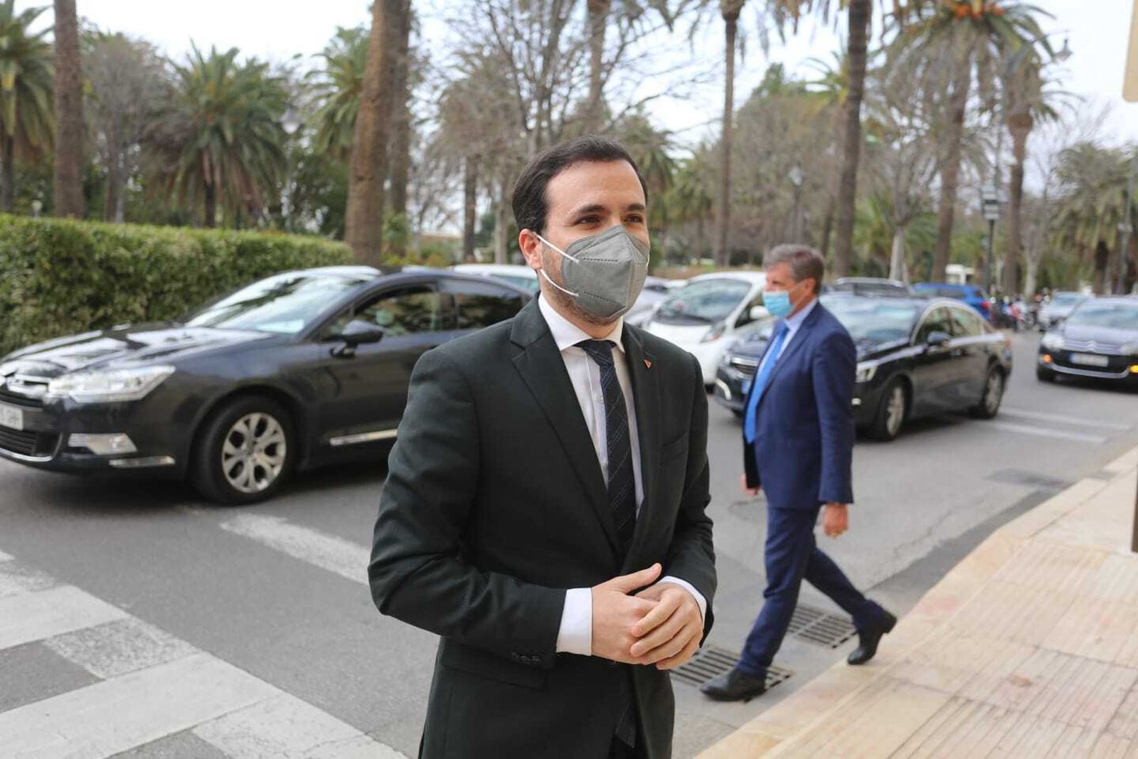 Alberto Garzón este miércoles a su llegada al Ayuntamiento de Málaga.