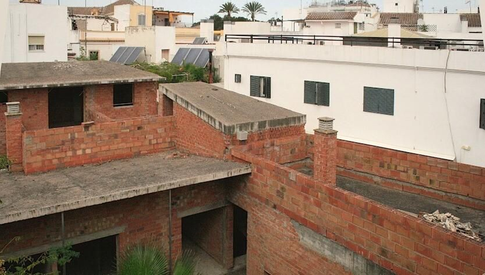 Las viviendas están construidas al 42% porque la obra se paralizó en 2007.