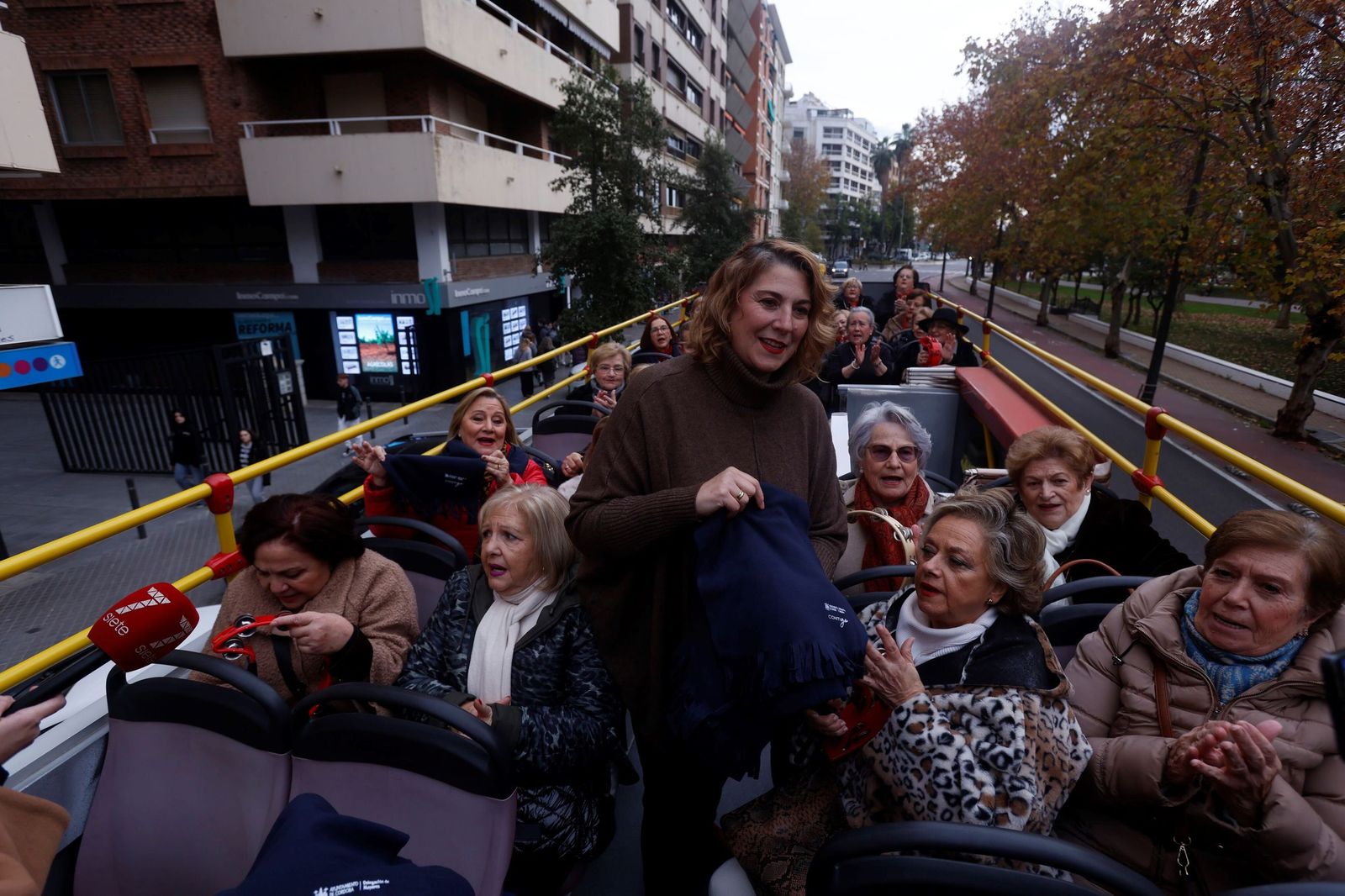 Los mayores de Córdoba cantan a la Navidad en un 'Coro de Coros'