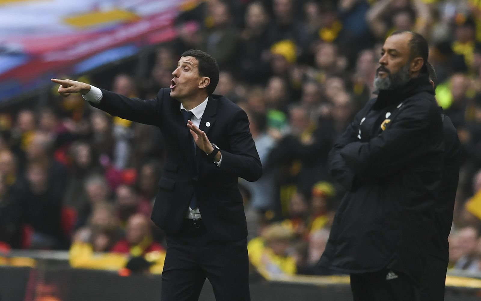 Javi Gracia da indicaciones durante el partido, cerca de Nuno.