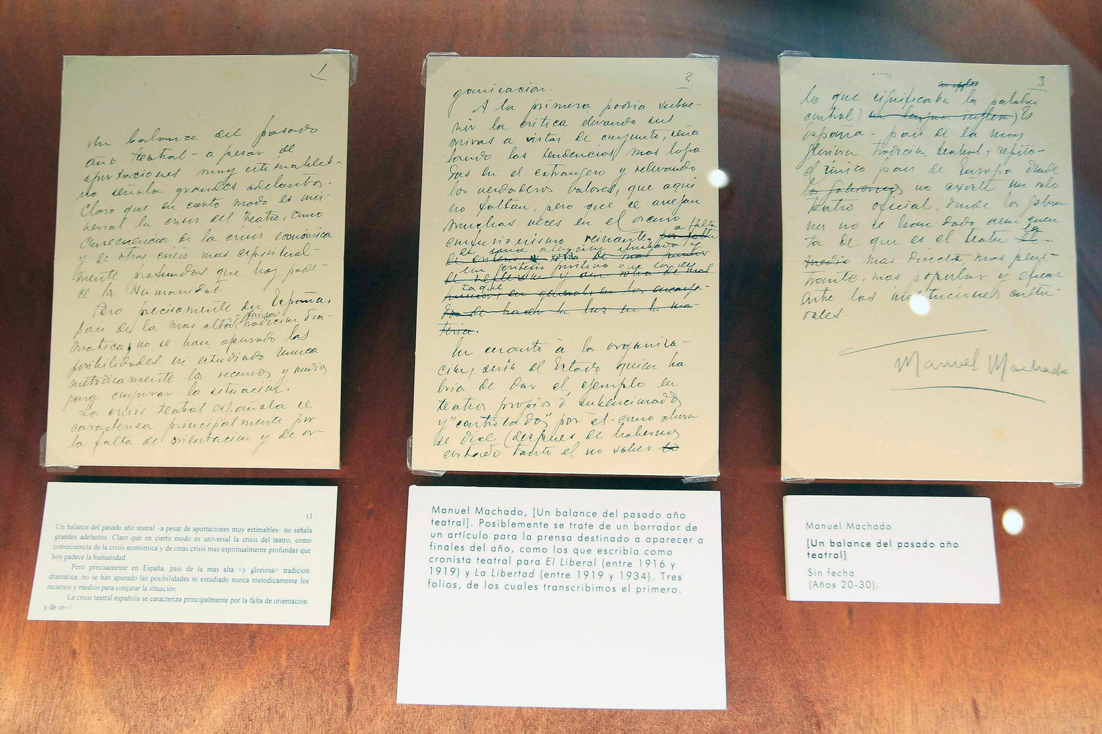 Un manuscrito de Manuel Machado que se exhibe en la muestra.