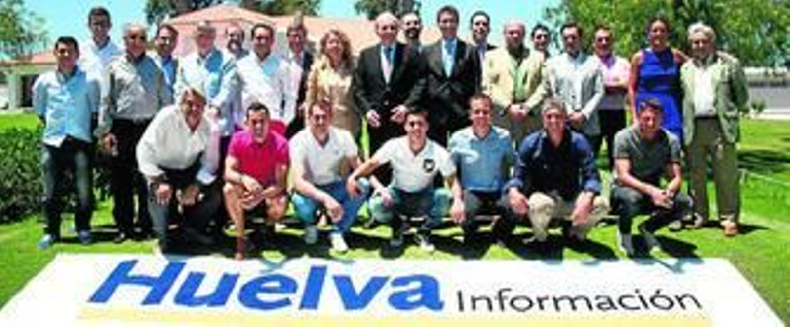 Todos los asistentes a la entrega de premios a los mejores de la temporada y última Tertulia Deportiva de 'Huelva Información'.